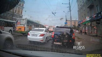 Перепутали полосы на дороге - смотреть видео (0:24)