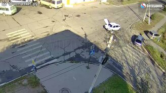 Аварийное трио на пустой дороге - смотреть видео (0:57)