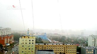 Молния ударяет в церковное здание - смотреть видео (0:16)