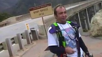 Прыжок перед полицейским - смотреть видео (2:50)