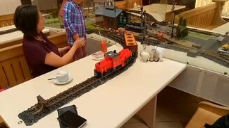 Оригинальная подача блюд в кафе - смотреть видео (2:07)