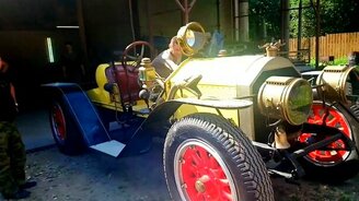 Ископаемый автомобиль - смотреть видео (3:09)