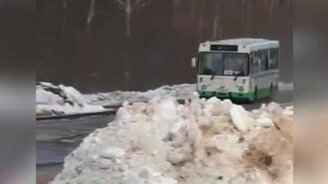 Испытание барьерного дорожного ограждения - смотреть видео (5:32)