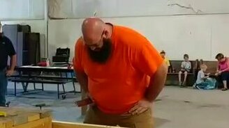 Соревнования на проверку остроты и прочности ножей - смотреть видео (0:57)