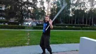 Ловкое владение мечом - смотреть видео (1:00)