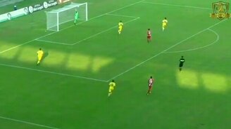Гол с редкой траекторией мяча - смотреть видео (0:31)