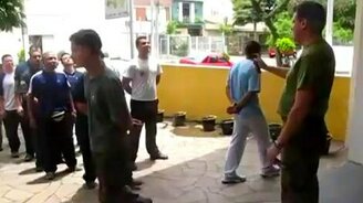 Так закаляют полицейских - смотреть видео (1:18)