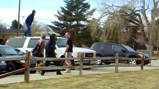 С машины в забор - смотреть видео (0:10)