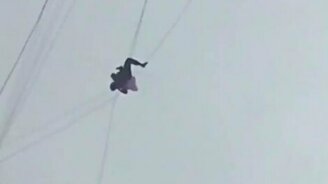 Сбежал по телефонному проводу - смотреть видео (0:38)