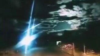 Метеорит над Китаем - смотреть видео (0:10)