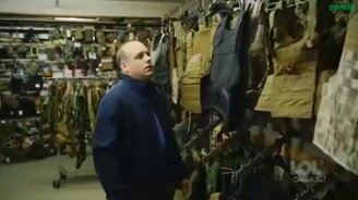 В оружейном магазине - смотреть видео (1:02)