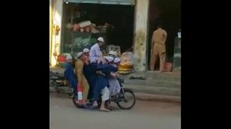 Школьный автобус по-пакистански - смотреть видео (0:40)