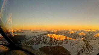 Живописная посадка самолёта - смотреть видео (4:12)