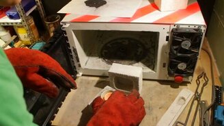 Как расплавить металл в микроволновой печи - смотреть видео (13:01)