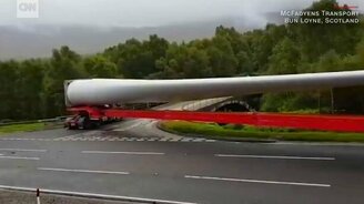 Масштабный разворот на мосту - смотреть видео (1:12)