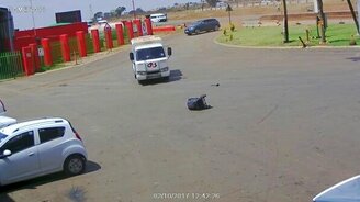 Грабители против инкассаторов - смотреть видео (1:51)