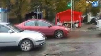 Целеустремлённый пешеход - смотреть видео (0:24)