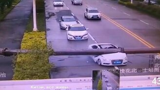 Вот для чего люки в машинах - смотреть видео (0:22)