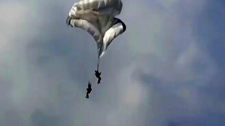 Везучие парашютисты - смотреть видео (0:37)