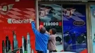 Кидай кресло, я ловлю! - смотреть видео (0:29)