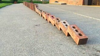 Кирпичное домино - смотреть видео (0:20)