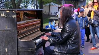 Волнующая мелодия от бездомного - смотреть видео (4:15)