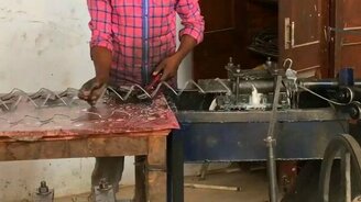 Как делают проволочную сетку индусы - смотреть видео (1:46)