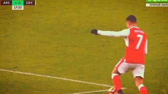 Уникальный футбольный гол - смотреть видео (0:13)