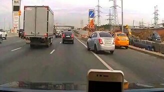 Когда водитель впереди тебя уснул - смотреть видео (0:16)