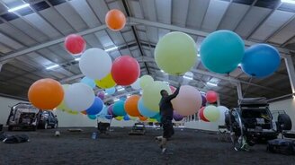 Полёт на шарах с гелием - смотреть видео (3:33)