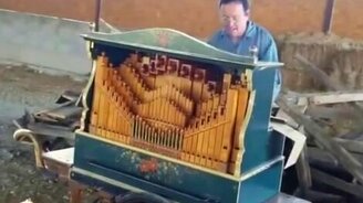 Песня Майкла Джексона на механической шарманке - смотреть видео (4:13)