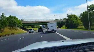 Когда дом-прицеп пошёл в занос - смотреть видео (0:54)