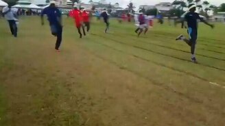 Бег с завязанными глазами - смотреть видео (0:42)