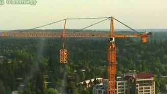 Кран строит сам себя - смотреть видео (1:22)