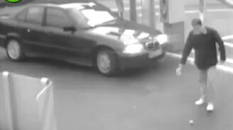 Неудачнейший день глупого пешехода - смотреть видео (0:29)