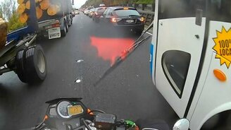 Суровый дворник автобуса - смотреть видео (0:22)