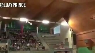 Танцующий самолёт - смотреть видео (2:20)