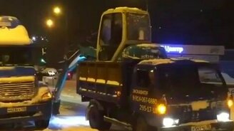 Когда скользко, но надо ехать - смотреть видео (0:26)