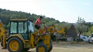 Уникальные яркие трюки - смотреть видео (3:42)