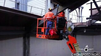 Зрелищный снос крыши - смотреть видео (0:33)