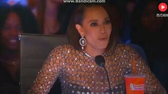 9-летняя китайская девочка поёт в Америке - смотреть видео (3:16)