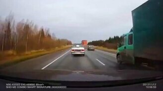 Смотри в зеркала перед обгоном! - смотреть видео (0:20)