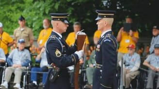 Смешная озвучка передачи караула - смотреть видео (1:26)