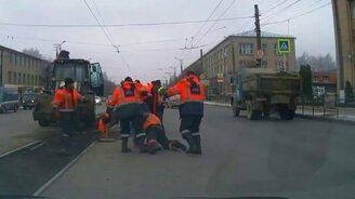 Битва дорожных рабочих - смотреть видео (1:08)