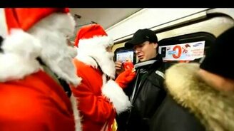 Клаусы отжигают в Москве - смотреть видео (2:34)