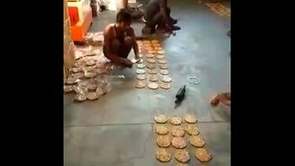 Сладкие лепёшки с пола - смотреть видео (1:49)