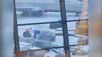 Задорный дрифт в аэропорту - смотреть видео (0:29)