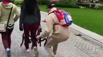 Пугающий пауком-гигантом - смотреть видео (0:40)