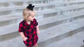 Девочка впервые видит папу безбородым - смотреть видео (1:22)