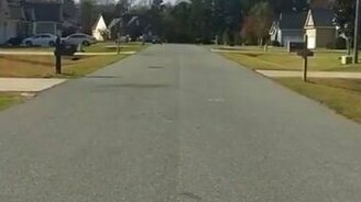 Перепрыгнул проезжую часть - смотреть видео (0:49)